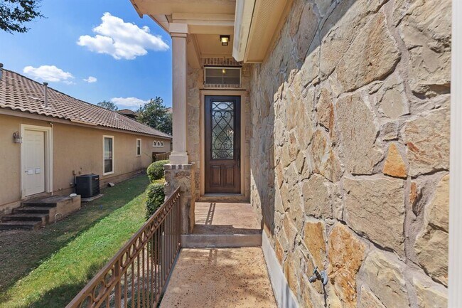 Building Photo - 506 Hummingbird Ln