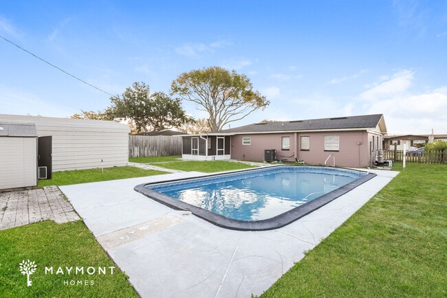 Foto del edificio - 2430 Meadow Ln