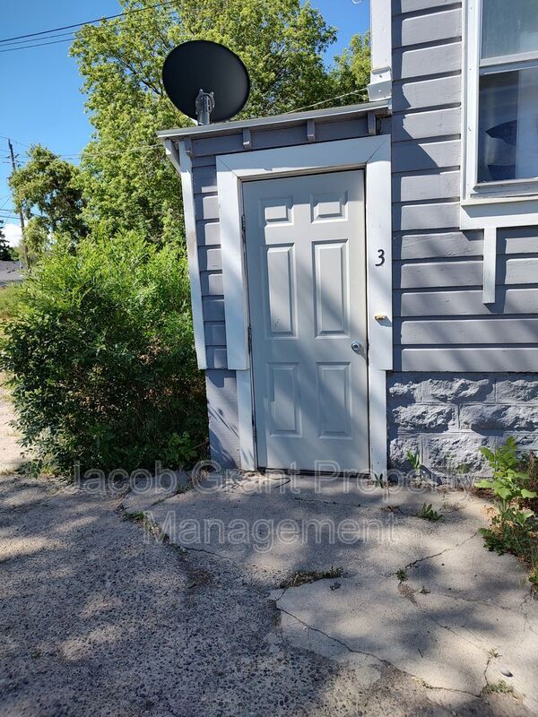 Building Photo - 66 N Stout Ave