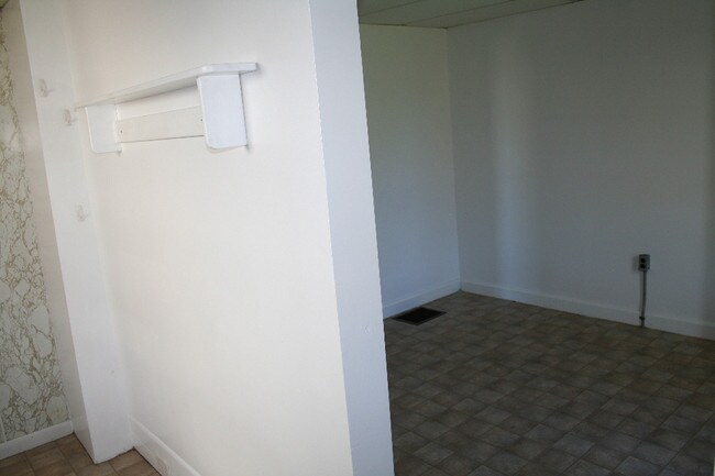 Kitchen looking into dining - 2224 Lincoln St