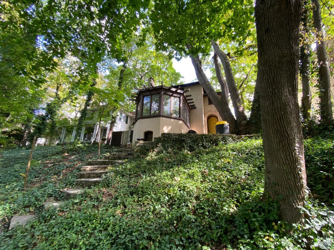 Primary Photo - 2076 Iuka Ave