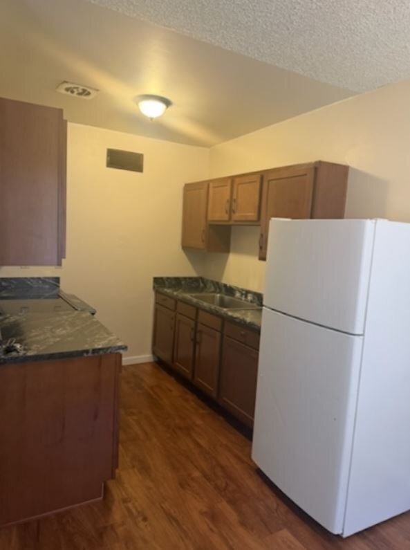 Foto del edificio - 1518 E Hedrick Dr