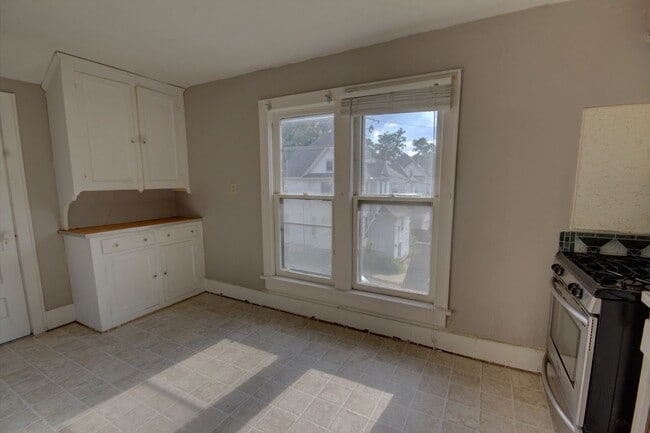 Building Photo - SL LAF1806