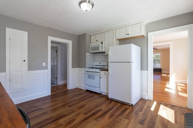 Building Photo - 207 Divinity St