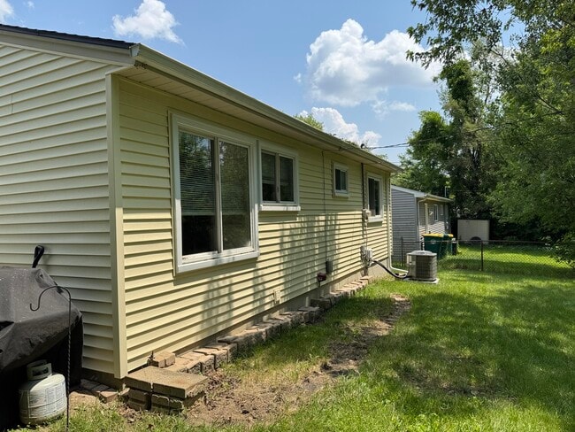 Building Photo - 1332 Andrea St