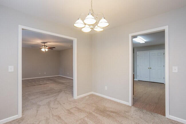Building Photo - 1613 Brown Owl Dr