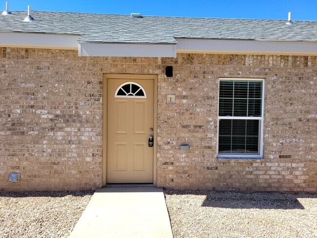 Foto del edificio - LUXURY LARGE UNIT IN EAST CLOVIS