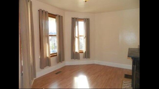 Foto del edificio - 9 Hall Ave