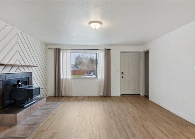 Foto del edificio - 1319 E Victory Rd