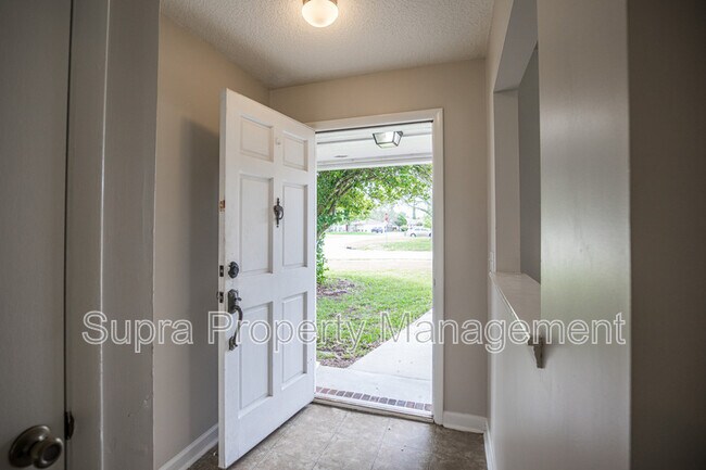 Foto del edificio - 12449 Long Lake Dr N