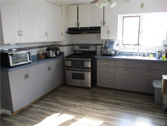 Foto del edificio - 3465 Walden Ave