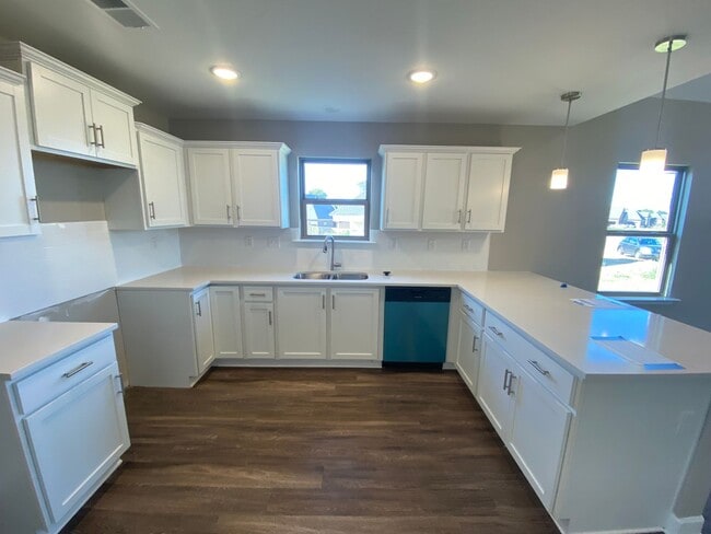 Building Photo - 5519 Briardale Dr