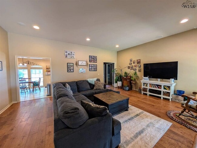 Building Photo - 4801 Shenandoah Dr
