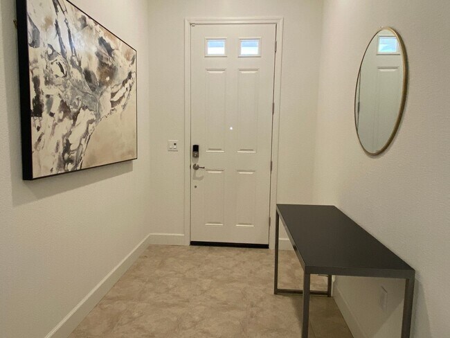 Foto del edificio - FULLY FURNISHED - ALMOST NEW 4 BED, 2.5 BATHS, 2 CAR GARAGE, 1 STORY IN NORTH LAKE COMMUNITY, NOR...