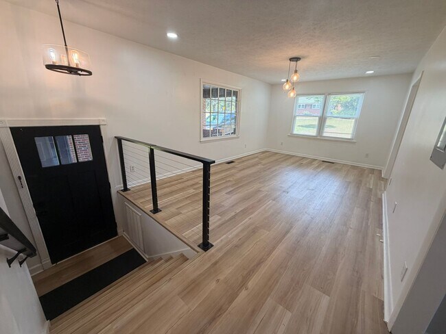 Foto del edificio - 139 Ingleside Dr