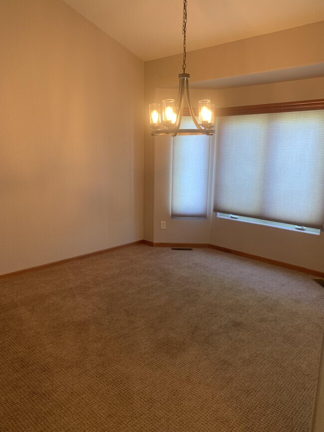 Foto del edificio - 227 Enchantment Rd