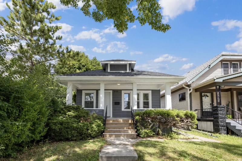 Primary Photo - 5720 W Rogers St