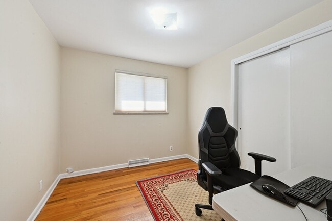 Building Photo - 8250 Chase Way
