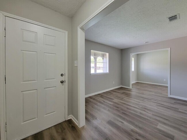 Foto del edificio - 11811 Bay Cedar Dr