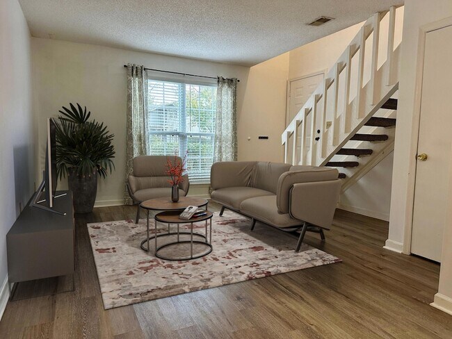 Foto del edificio - 2494 Etiwan Ave