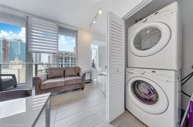 Foto del edificio - 151 SE 1st St