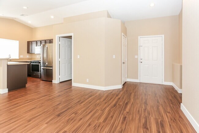 Building Photo - 925 Sunnyfield Way