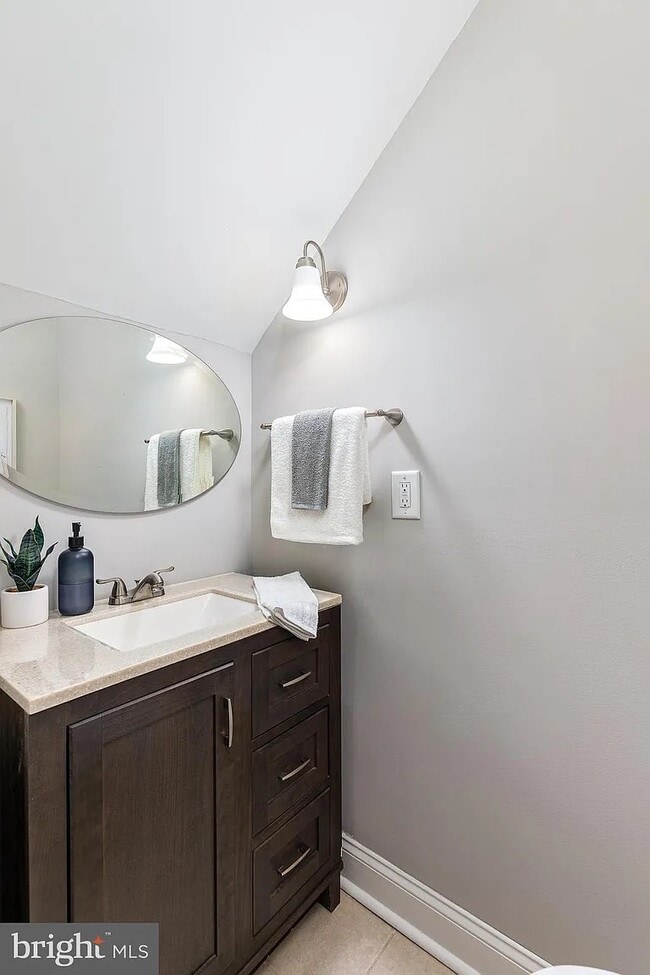 Building Photo - 411 S Duncan St