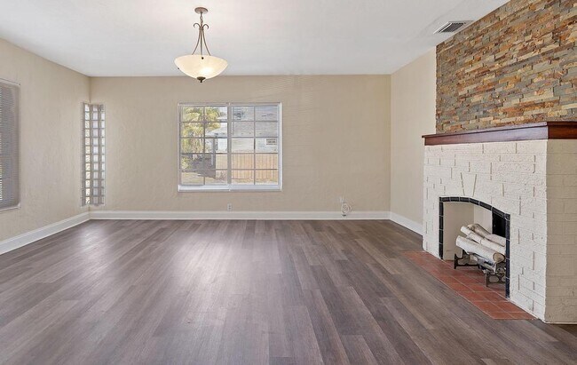 Foto del edificio - 632 N M St