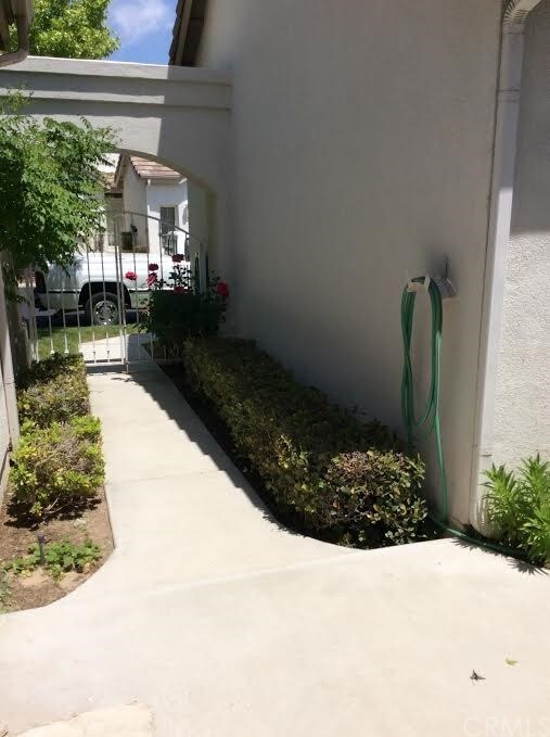 Building Photo - 19585 Rolling Green Dr