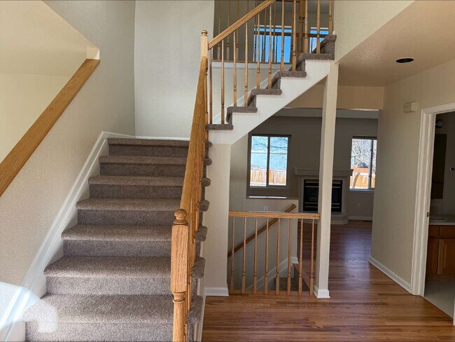 Foto del edificio - "Spacious 4-Bed, 3-Bath Gem on Franklin Drive – Modern Living in Boulder!"