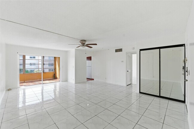 Building Photo - 4044 NW 19th St