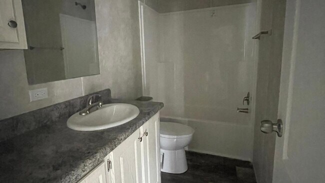 Building Photo - 1019 W Main St