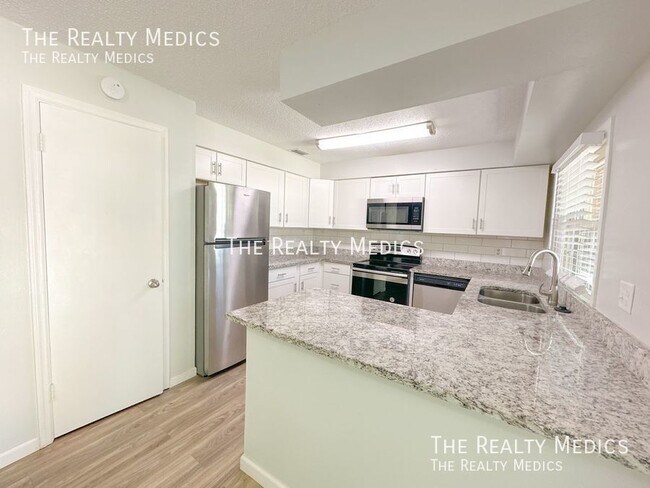 Foto del edificio - BEAUTIFUL 2 Bedroom / 2 Bathroom Condo in ...