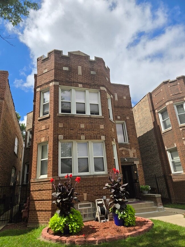 Building Photo - 7324 S Maplewood Ave