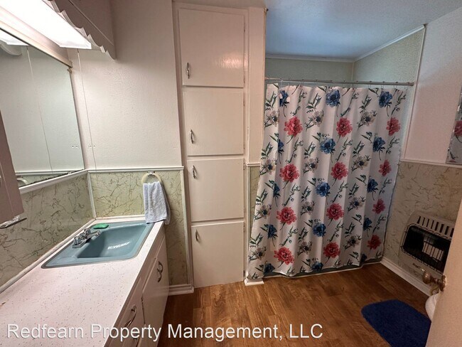 Building Photo - 3 br, 2 bath House - 1010 North Main St.
