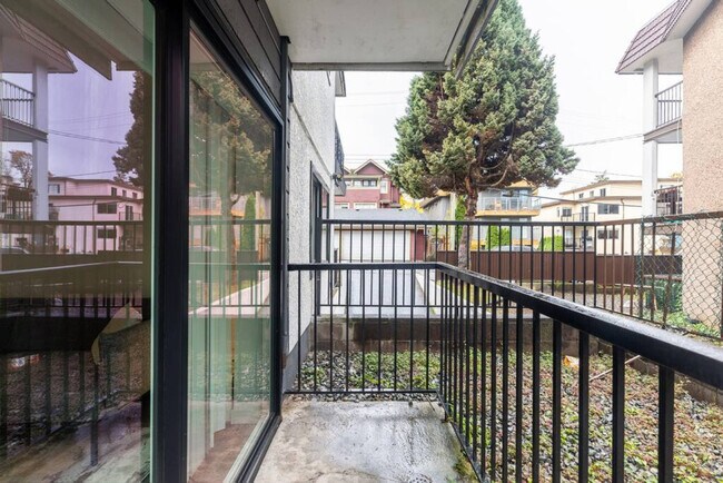 Photo du bâtiment - 254 E 12th Ave