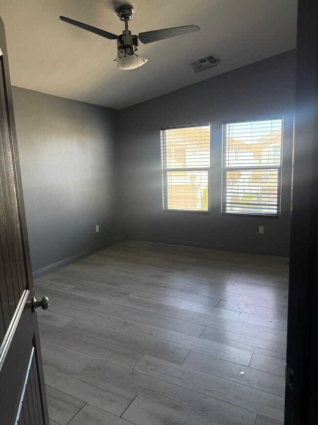 Foto del edificio - 9339 Square Dance Pl