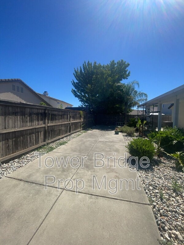 Building Photo - 5501 Spring Falls Ct