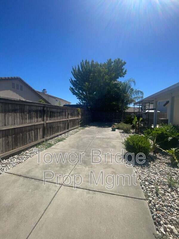 Foto del edificio - 5501 Spring Falls Ct