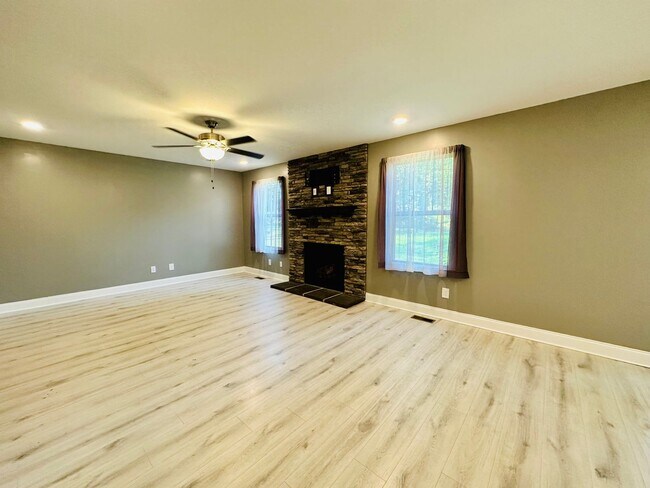 Building Photo - Luxury Corner Lot Home!