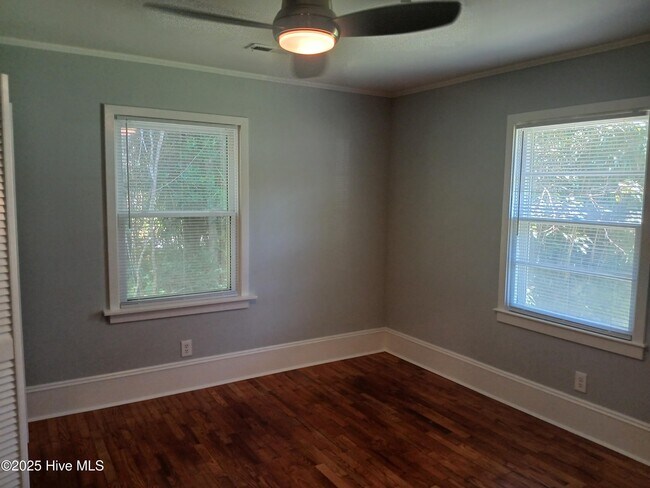 Foto del edificio - 5501 Myrtle Grove Rd