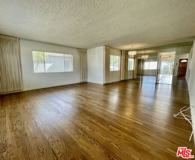Foto del edificio - 6548 W 80th Pl