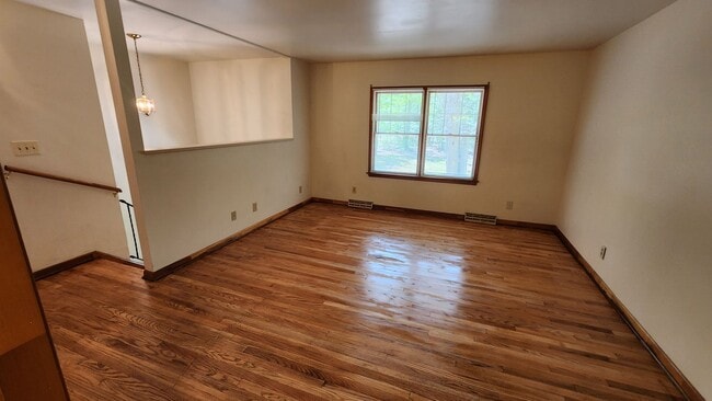 Building Photo - Private home on nearly 5 acres in King Wil...