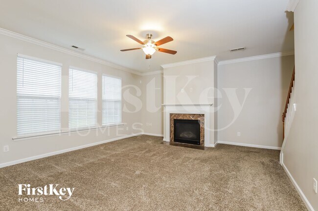 Foto del edificio - 477 Shady Grove Ct