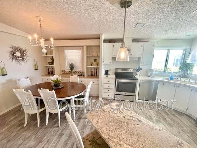 Building Photo - 415 Villa Nueva Cir