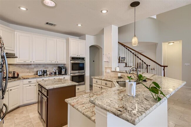 Building Photo - 6542 Clairmont Dr