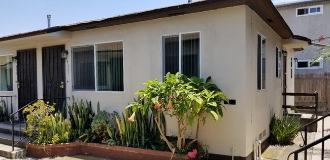 Building Photo - 4432 Utah St