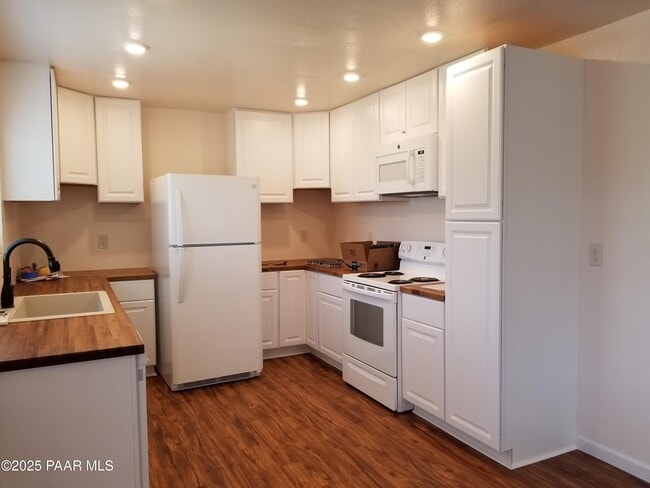 Building Photo - 825 Allen Dr