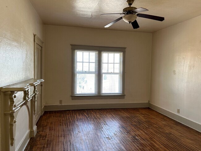 Sala de estar - 305 N 4th St