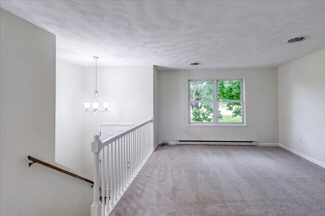 Building Photo - 303 Luther Dr